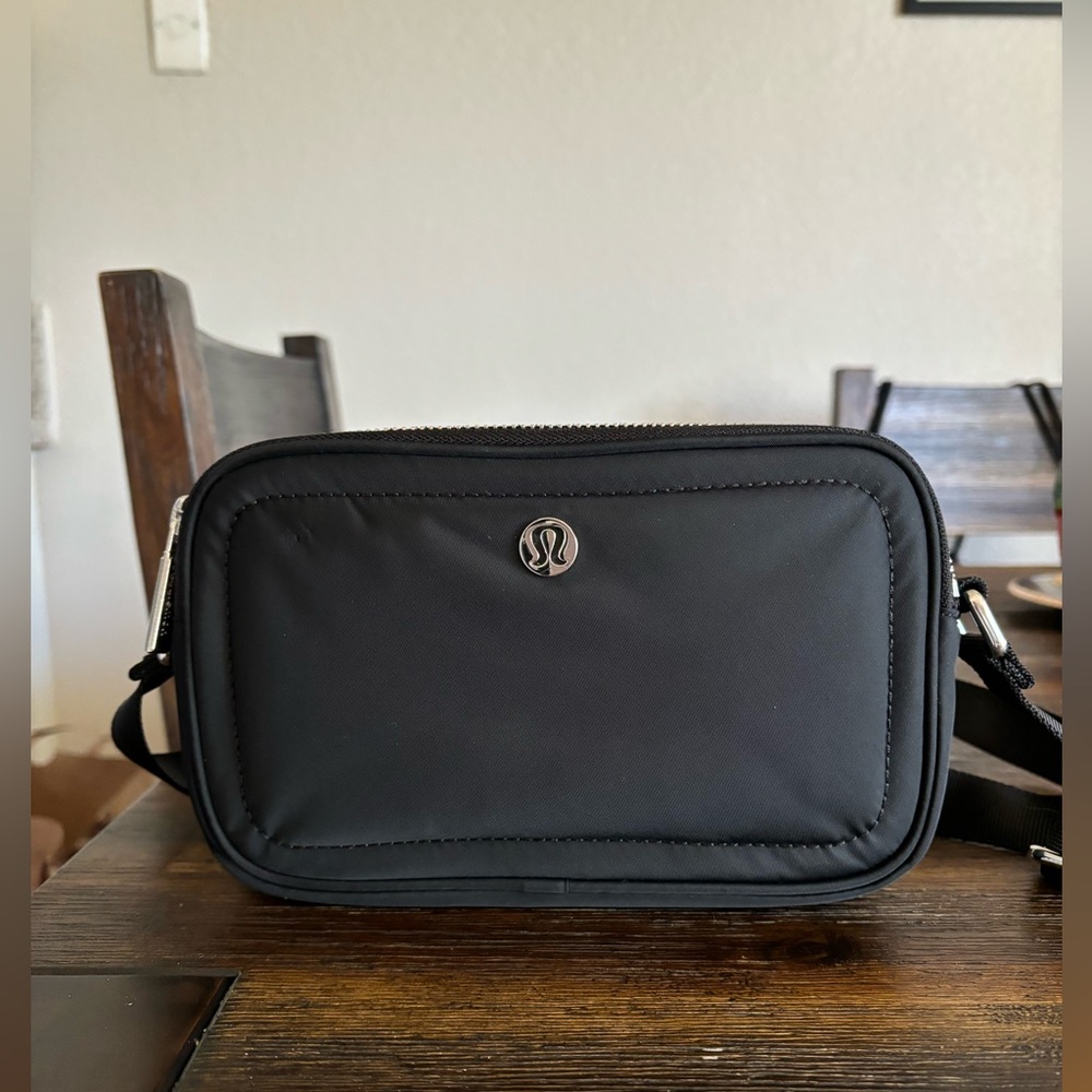 Lululemon 2L Camera Bag!